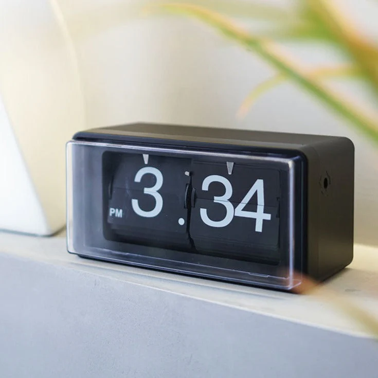Elegant Retro Auto Flip Desk Clock - Image 1