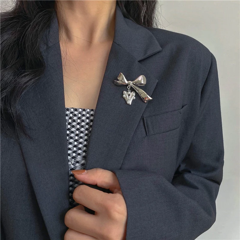 Elegant Rhinestone Flower Brooches - Image 3