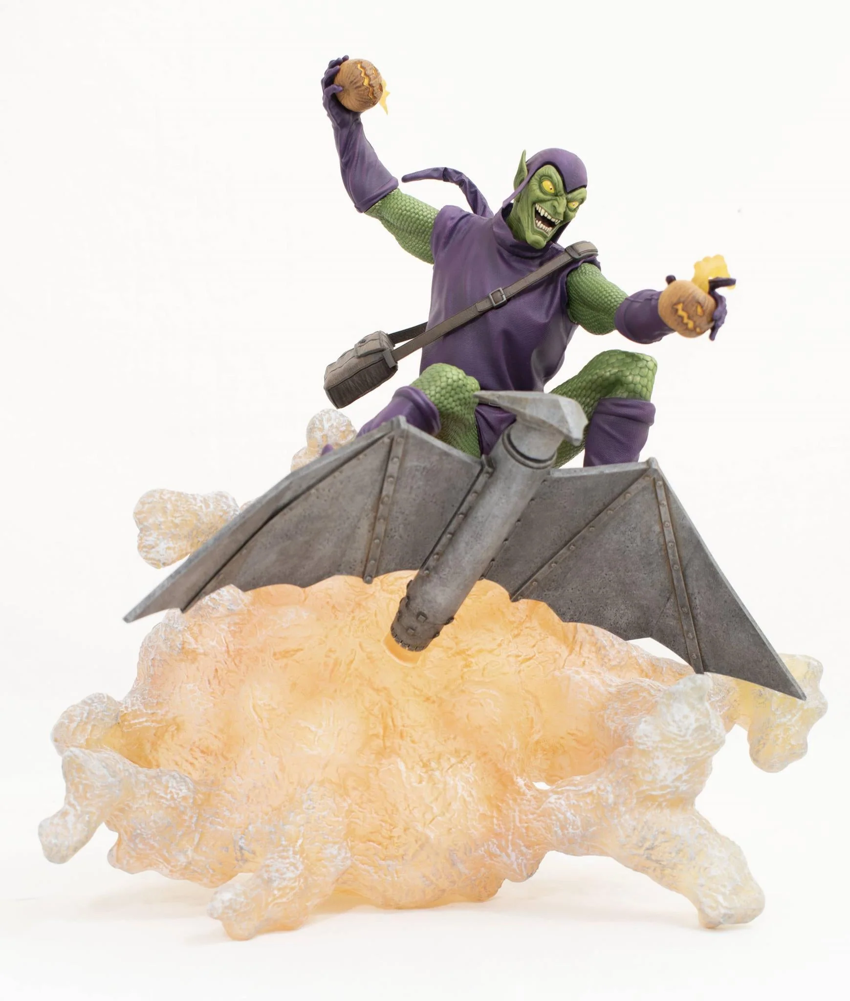 Diamond Select Toys Marvel Gallery Green Goblin Deluxe PVC Statue - Image 1