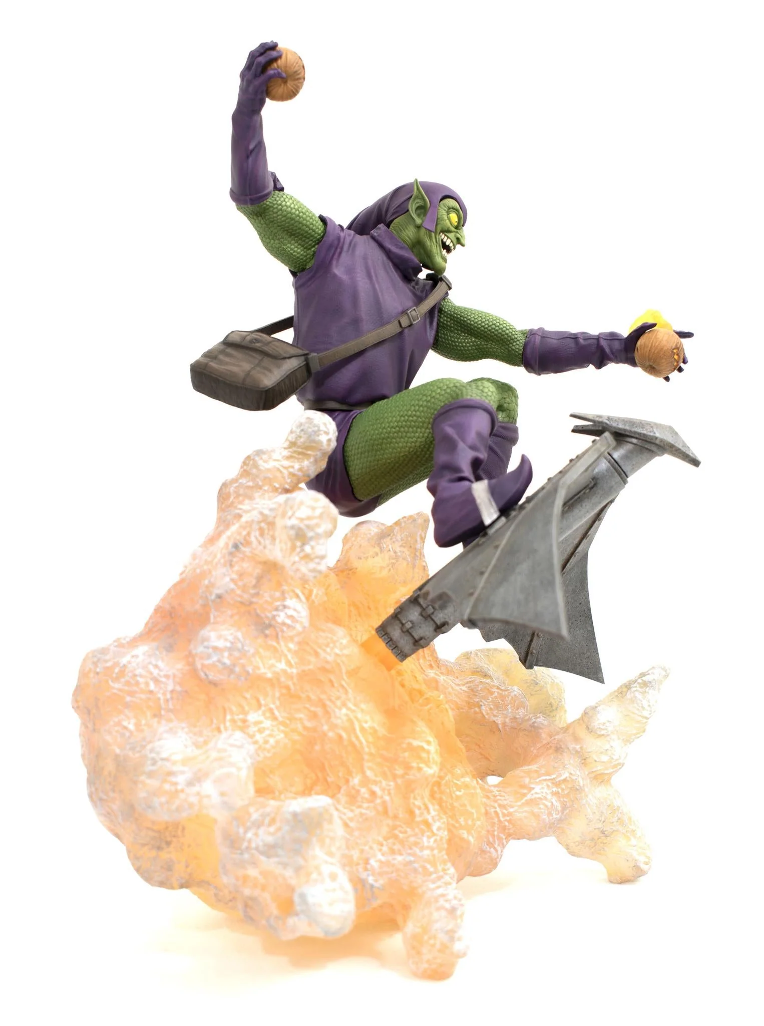 Diamond Select Toys Marvel Gallery Green Goblin Deluxe PVC Statue - Image 2