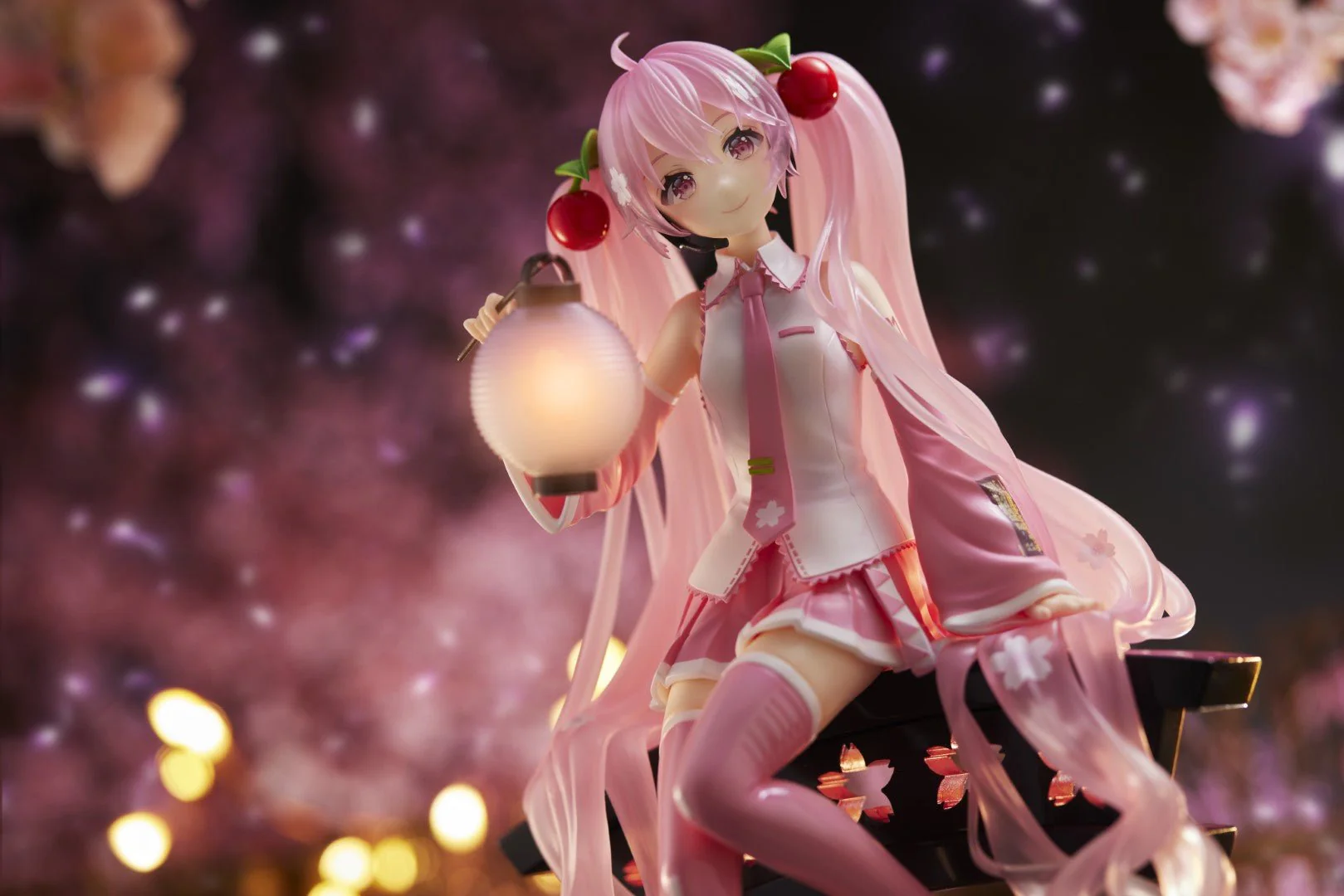 TAITO - Hatsune Miku - Sakura Miku AMP+ Sakura Lantern Ver. Prize Figure - Image 2